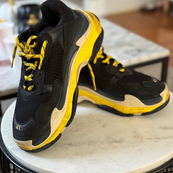 Balenciaga - Picture 8 of 11